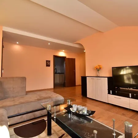 Yunchov Guest House Apartment *